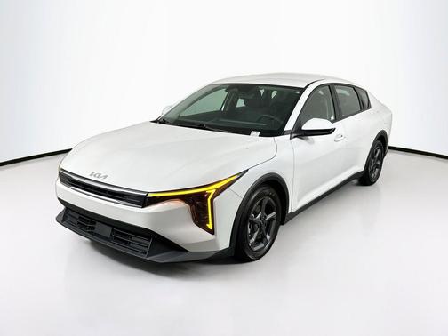 Snow White Pearl 2025 Kia K4 LXS