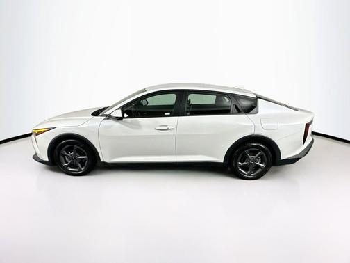 Snow White Pearl 2025 Kia K4 LXS