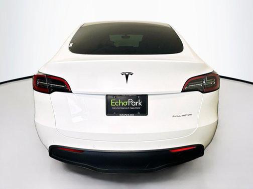 2022 Tesla Model Y Long Range Dual Motor All-Wheel Drive