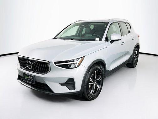 2025 Volvo XC40 B5 Core Bright Theme