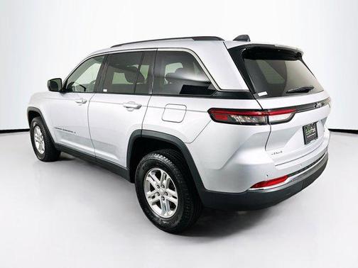 2022 Jeep Grand Cherokee Laredo