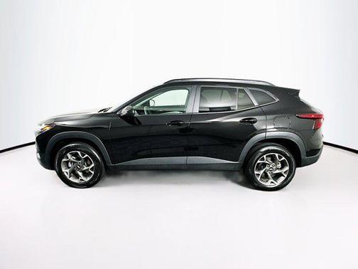Mosaic Black Metallic 2025 Chevrolet Trax LT
