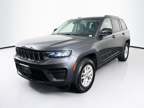 Baltic Gray Metallic Clearcoat 2023 Jeep Grand Cherokee Laredo