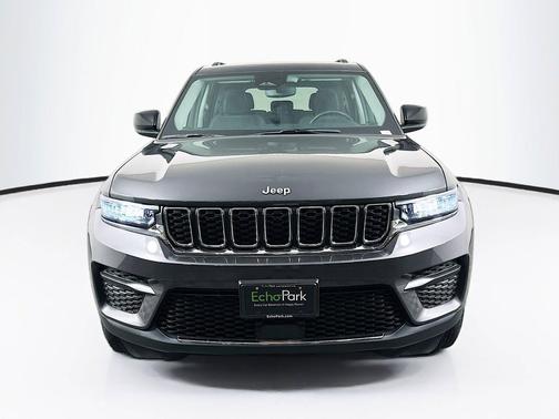 Baltic Gray Metallic Clearcoat 2023 Jeep Grand Cherokee Laredo