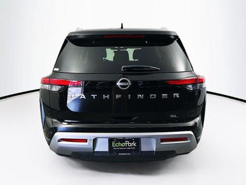 2024 Nissan Pathfinder SL FWD