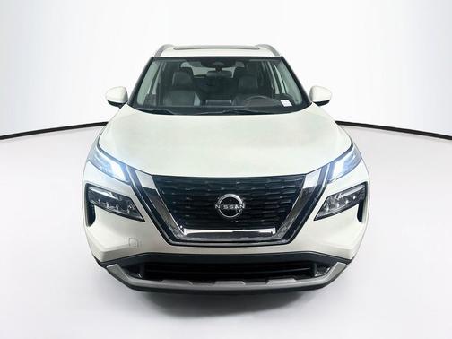 Pearl White Tricoat 2023 Nissan Rogue SV