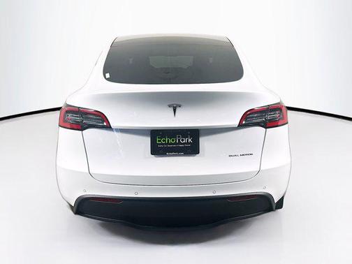 2022 Tesla Model Y Long Range Dual Motor All-Wheel Drive