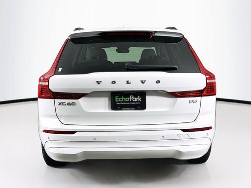 Crystal White Metallic 2023 Volvo XC60 B5 Core