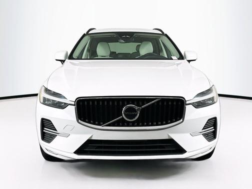 Crystal White Metallic 2023 Volvo XC60 B5 Core