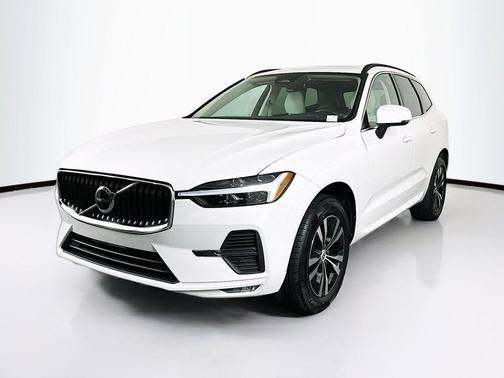 Crystal White Metallic 2023 Volvo XC60 B5 Core