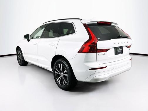 Crystal White Metallic 2023 Volvo XC60 B5 Core