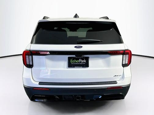 Star White Metallic Tri-Coat 2025 Ford Explorer ST-Line