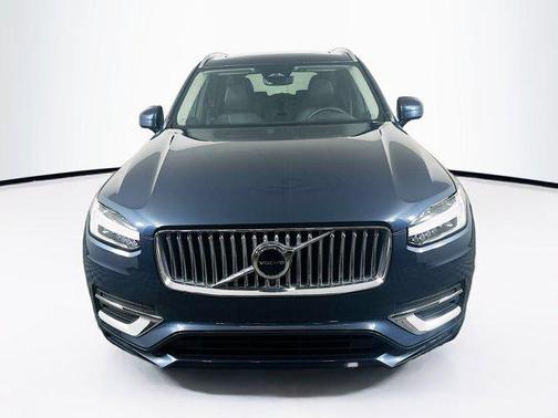 2025 Volvo XC90 B5 Core