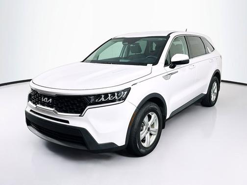 Glacial White Pearl 2023 Kia Sorento LX