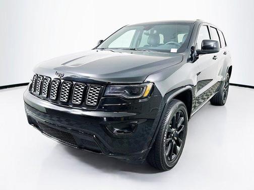 2022 Jeep Grand Cherokee Laredo