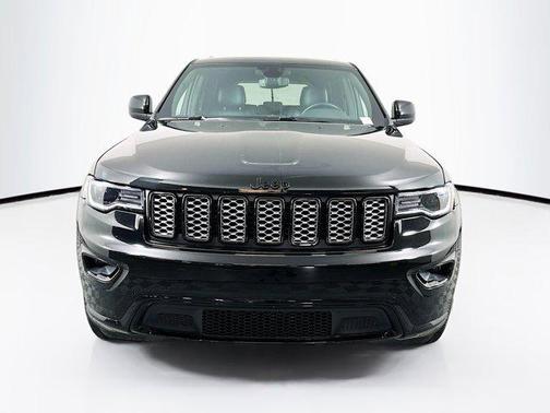 2022 Jeep Grand Cherokee Laredo