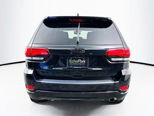 2022 Jeep Grand Cherokee Laredo