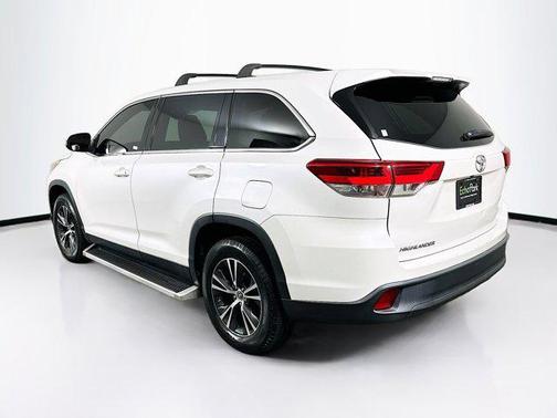 Blizzard Pearl 2019 Toyota Highlander LE