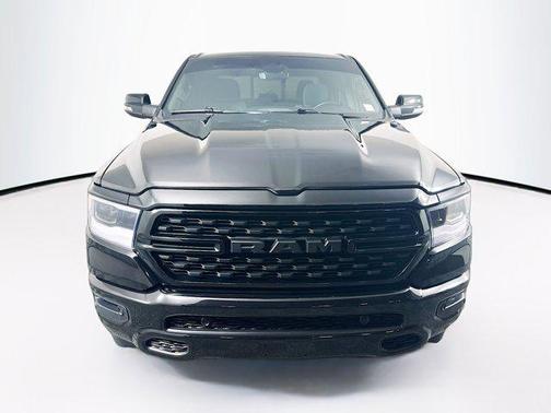 Diamond Black Crystal Pearlcoat 2023 RAM 1500 Big Horn/Lone Star