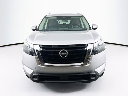 Brilliant Silver Metallic 2025 Nissan Pathfinder SV 4WD