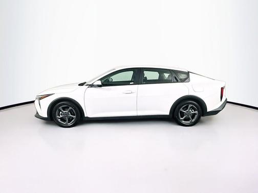 Snow White Pearl 2025 Kia K4 LXS