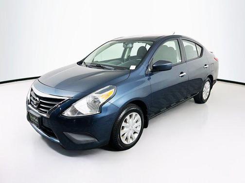 Blue 2015 Nissan Versa 1.6 SV