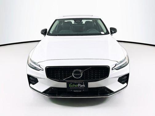 2024 Volvo S60 B5 Core Dark Theme