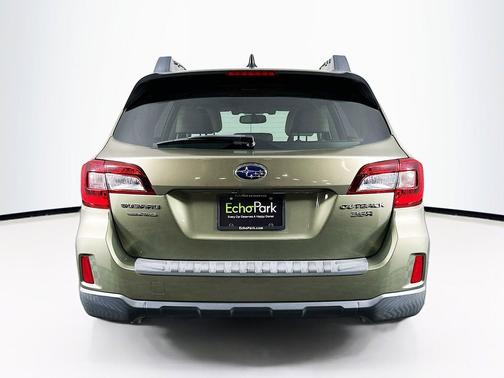 Wilderness Green Metallic 2016 Subaru Outback 3.6R Limited