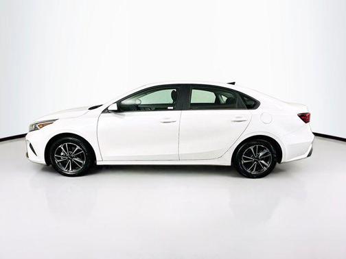 Snow White Pearl 2024 Kia Forte LXS