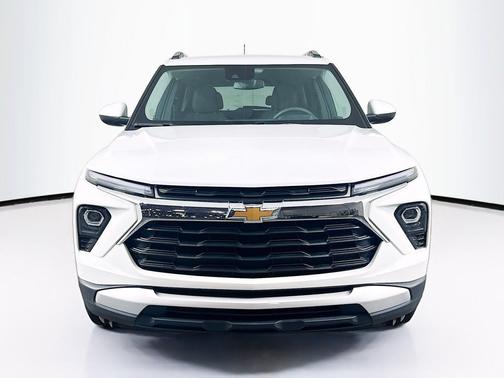 Summit White 2025 Chevrolet Trailblazer LT