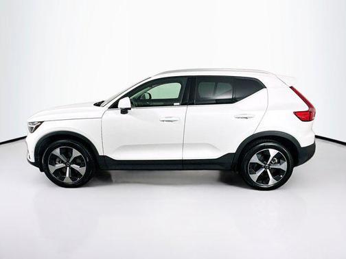 2025 Volvo XC40 B5 Plus Bright Theme