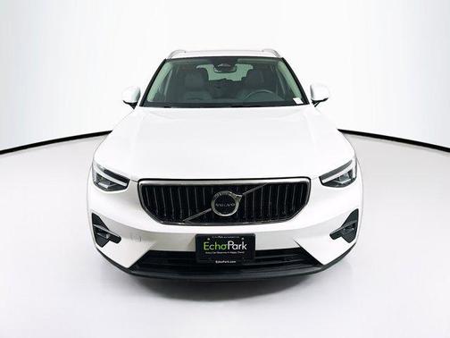 2025 Volvo XC40 B5 Plus Bright Theme