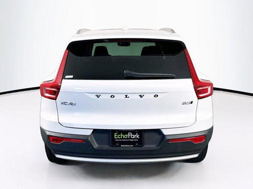 2025 Volvo XC40 B5 Plus Bright Theme