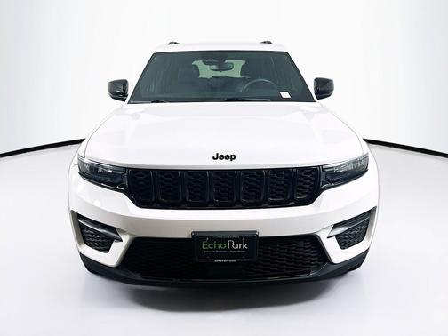 Bright White Clearcoat 2023 Jeep Grand Cherokee Altitude
