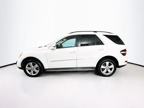 White 2011 Mercedes-Benz M-Class 4MATIC