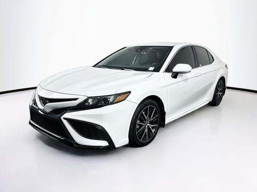 White 2021 Toyota Camry SE