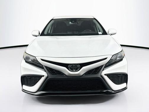 White 2021 Toyota Camry SE