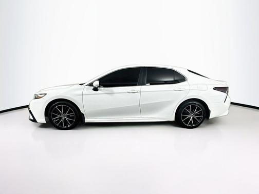 White 2021 Toyota Camry SE