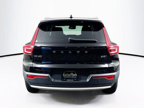 2025 Volvo XC40 B5 Core Bright Theme