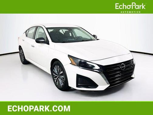 White 2025 Nissan Altima SV FWD
