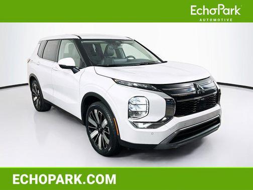 White Diamond 2025 Mitsubishi Outlander SE