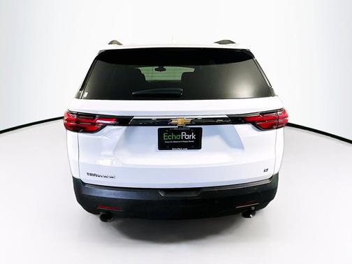 Summit White 2023 Chevrolet Traverse LT Cloth