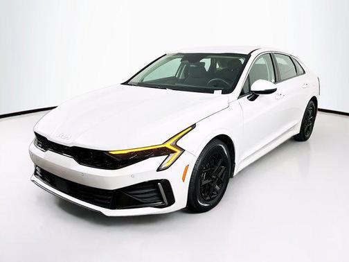 Snow White Pearl 2025 Kia K5 LXS