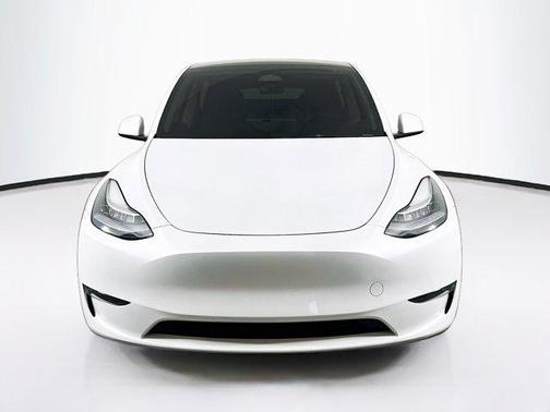 Pearl White Multi-Coat 2023 Tesla Model Y Long Range