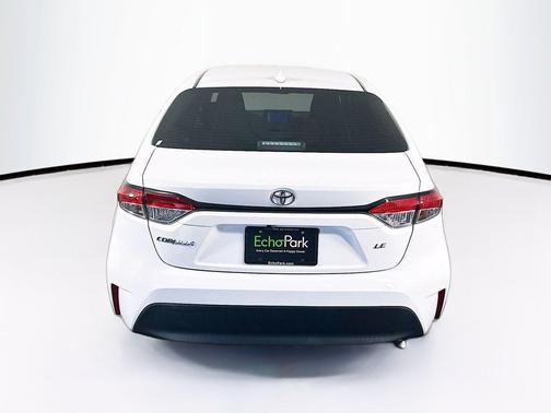 Ice Cap 2024 Toyota Corolla LE