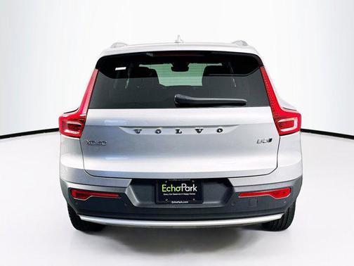 2025 Volvo XC40 B5 Plus Bright Theme