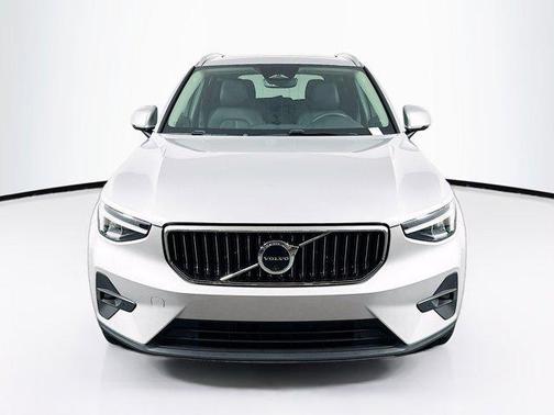 2025 Volvo XC40 B5 Plus Bright Theme
