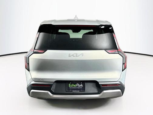 Ivory Silver 2024 Kia EV9 Light Long Range