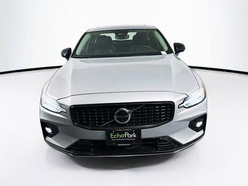 2024 Volvo S60 B5 Plus Dark Theme