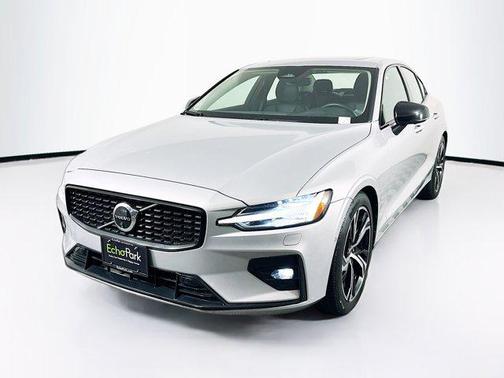 2024 Volvo S60 B5 Plus Dark Theme